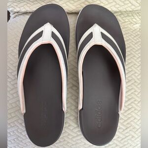 ADIDAS Women Gray and Pink flip flop sandals size 10